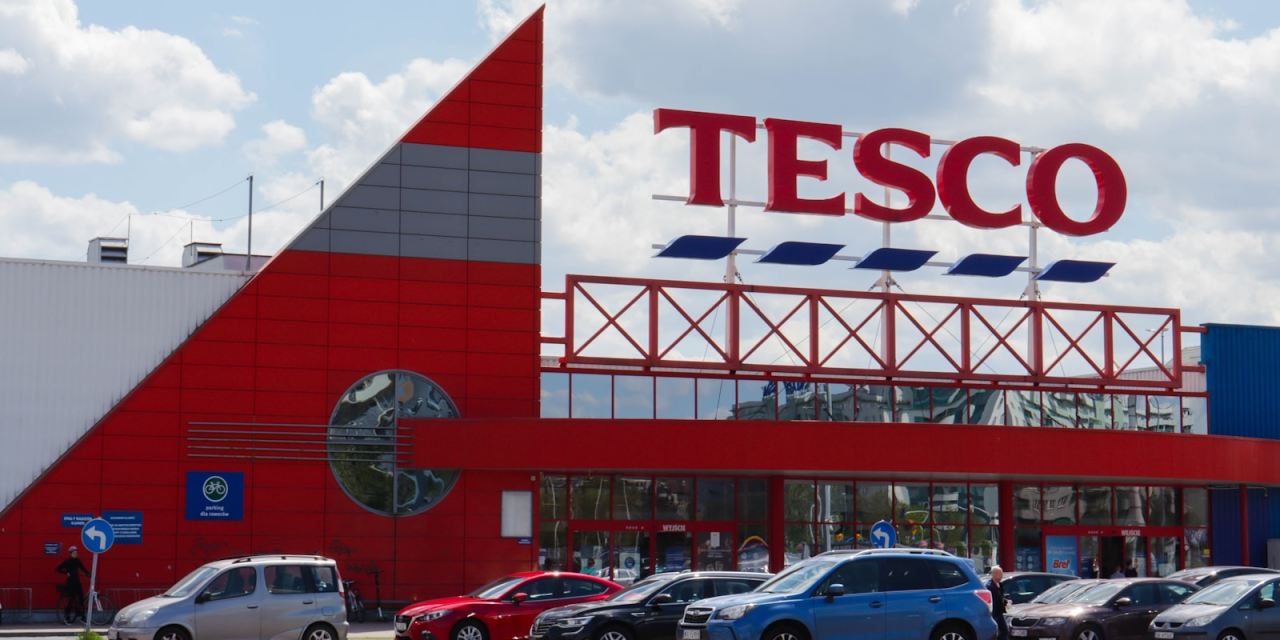 Tesco to sell banking operations to Barclays